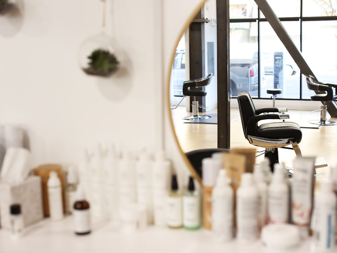 Maison Belle Tatuapé — Estação com espelho redondo